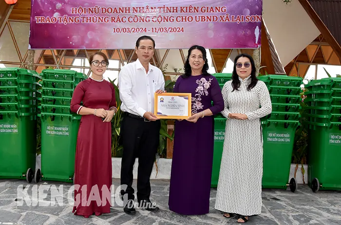 Hội Nữ Doanh nhân tỉnh Kiên Giang tặng kinh phí xây dựng nhà tình nghĩa